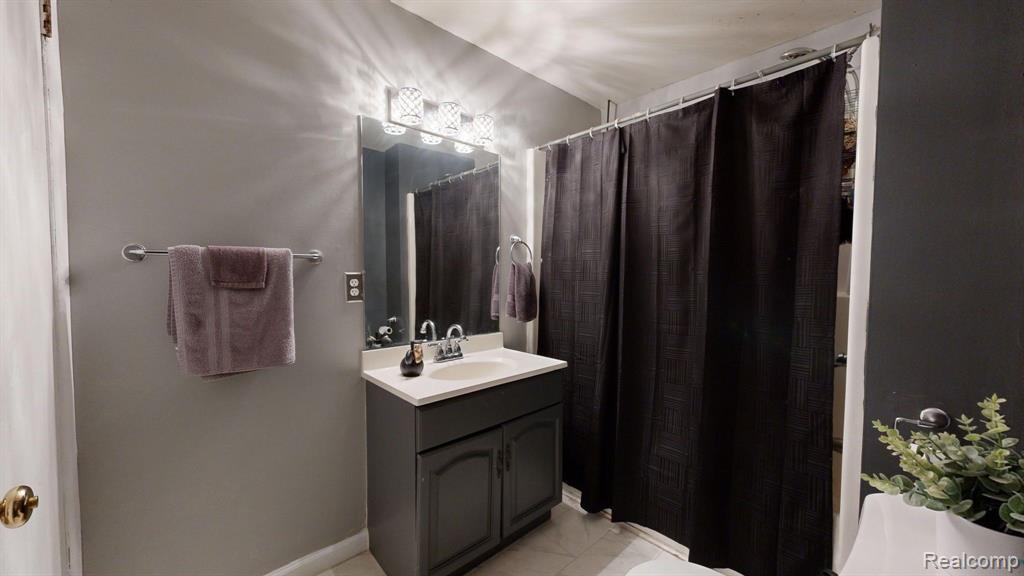 4322 GREENLY Street, Burton, MI 48529 — Photo 26