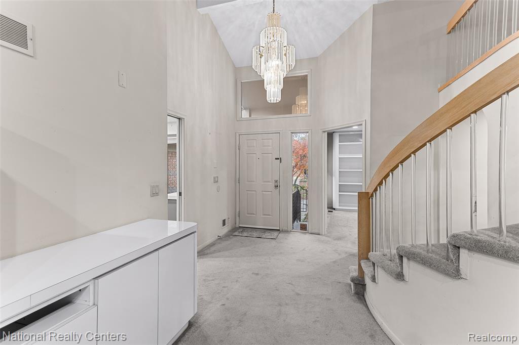 6904 Pebble Park Circle, West Bloomfield, MI — Photo 8