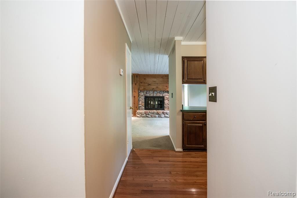 8878 Minne Wanna Road, Independence, MI 48348 — Photo 28