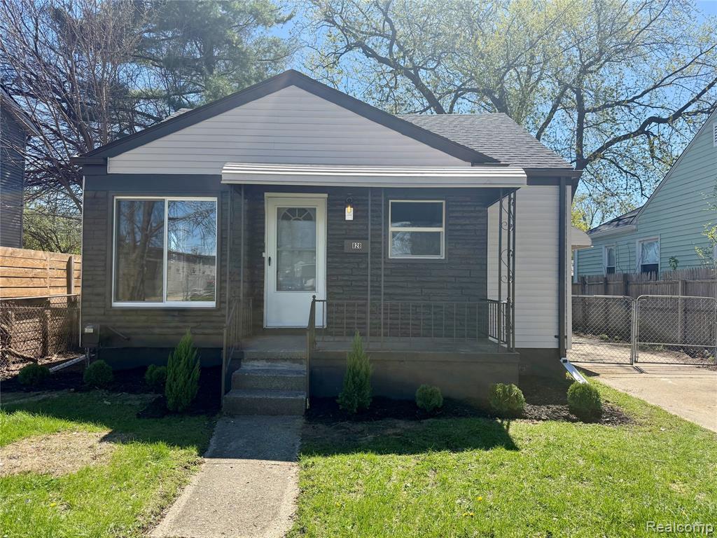 828 E Elza Avenue, Hazel Park, MI 48030 — front exterior