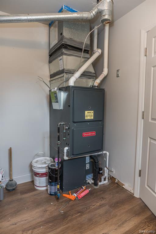 9114 ISLAND Drive, Clay, MI 48001 — Photo 37