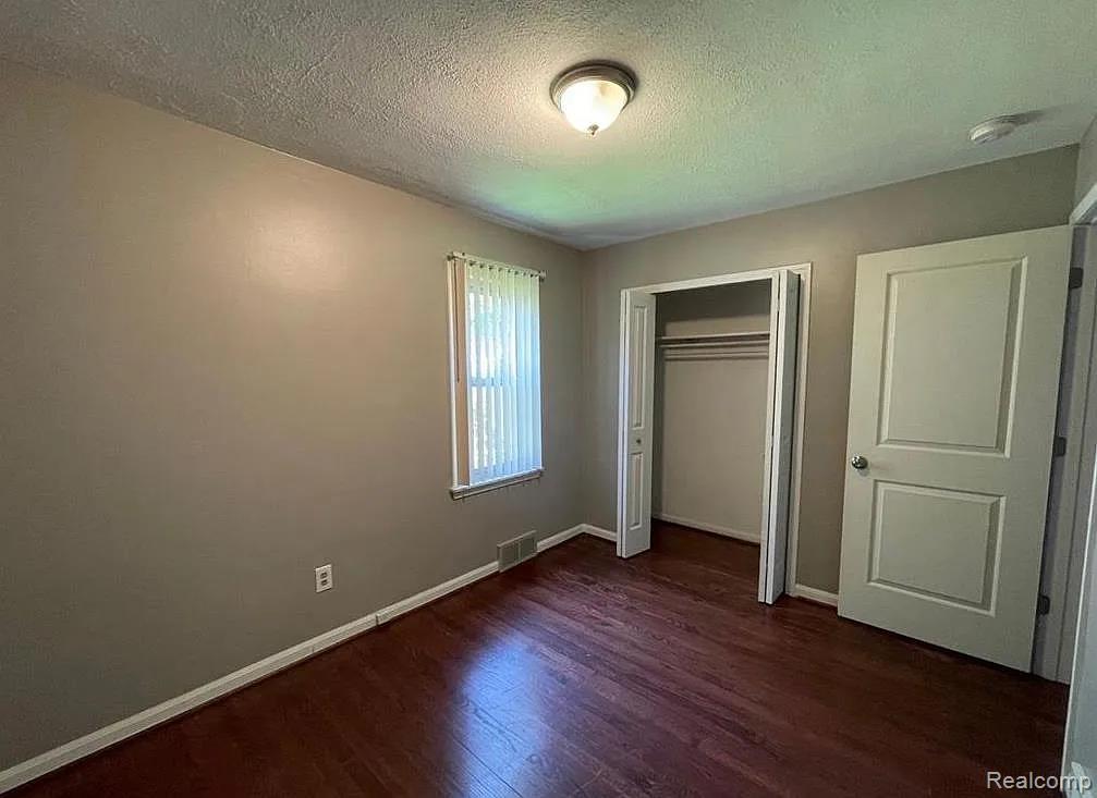 902 E WINDEMERE Avenue, Royal Oak, MI 48073 — Photo 9