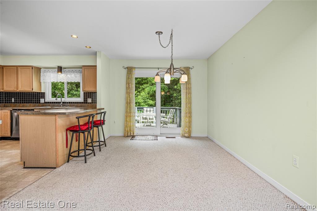 4642 Ponderosa Street, Commerce Twp, MI 48382 — Photo 8
