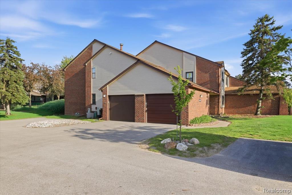 6680 Ridgefield Circle, 101, West Bloomfield, MI — Photo 32