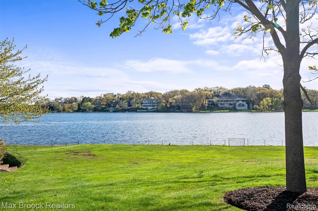 1832 Long Lake Shore Drive, Bloomfield Hills, MI 48302 — Photo 3