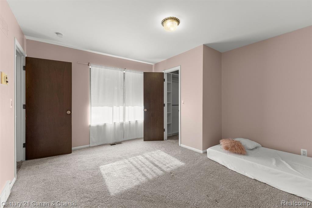 3060 LINDENWOOD Drive, Dearborn, MI 48120 — Photo 28