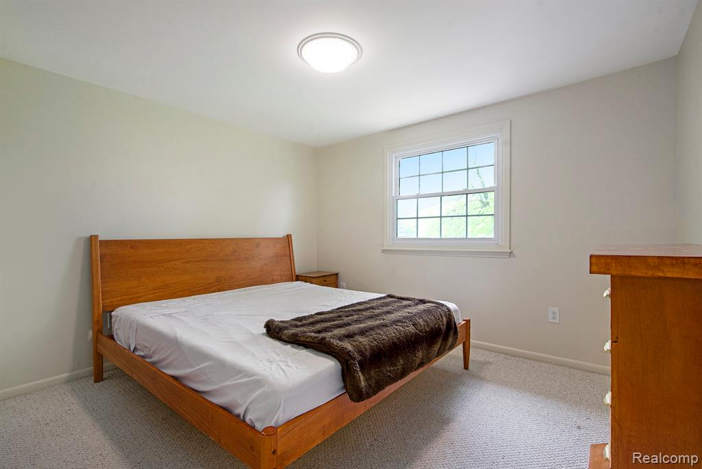 9818 BURNING TREE Drive, Grand Blanc, MI 48439 — Photo 38