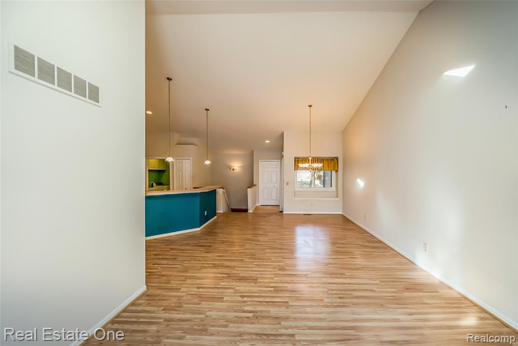 61019 Evergreen Court, 22, South Lyon, MI 48178 — Photo 8