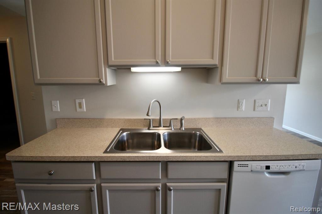 14071 Watersway, Gibraltar, MI — Photo 9