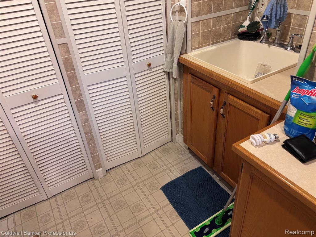 39883 Duluth Street, Harrison Township, MI — Photo 44