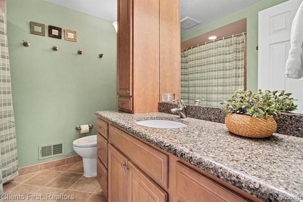 42356 Cotswold Court, Northville, MI, 48168