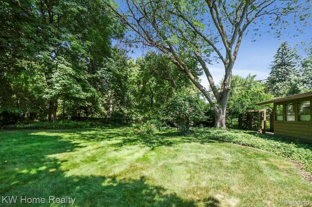 5660 Crabtree Road, Bloomfield Hills, MI 48301 — Photo 35