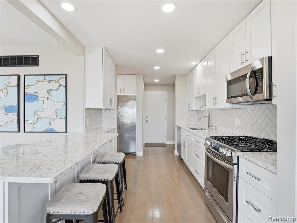 102 Lac Sainte Claire Drive, Saint Clair Shores, MI 48082 — Photo 25