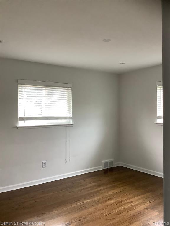 8953 NIVER Avenue, Allen Park, MI 48101 — Photo 13
