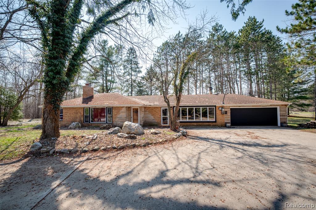 8780 Dixie Highway, Birch Run, MI 48415 — front exterior