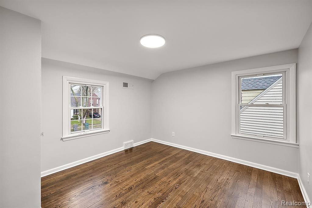 925 N MELBORN Street, Dearborn, MI 48128 — Photo 17