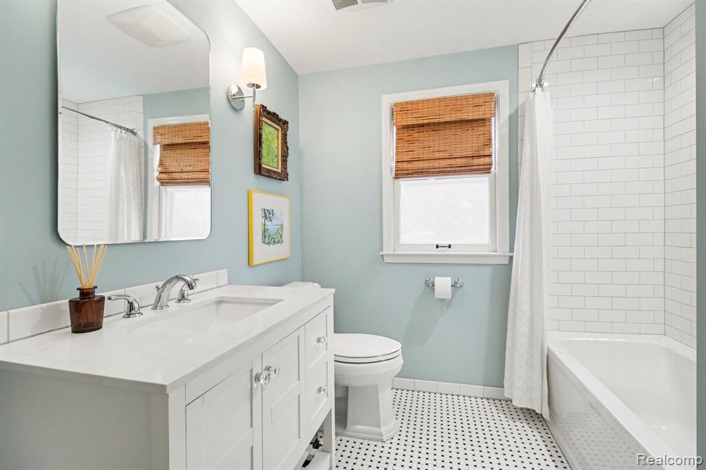 26079 York Road, Huntington Woods, MI — Photo 16