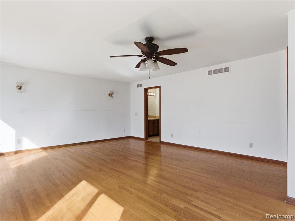 6400 Bridle Lane, Highland, MI 48356 — Photo 18