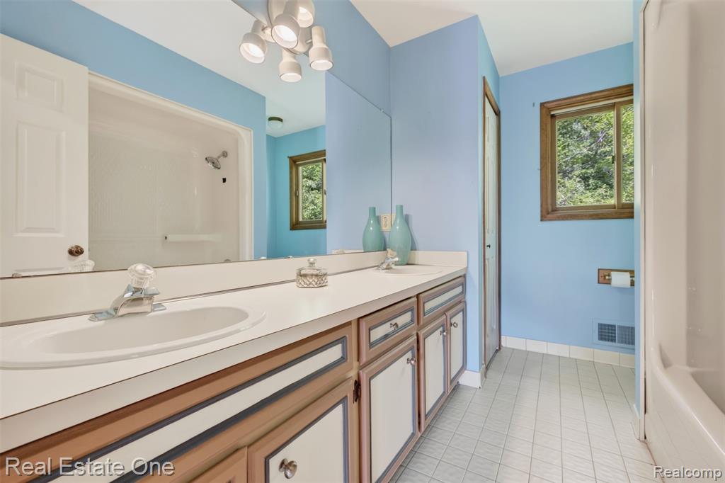 417 Eckford Circle, Troy, MI 48085 — Photo 22