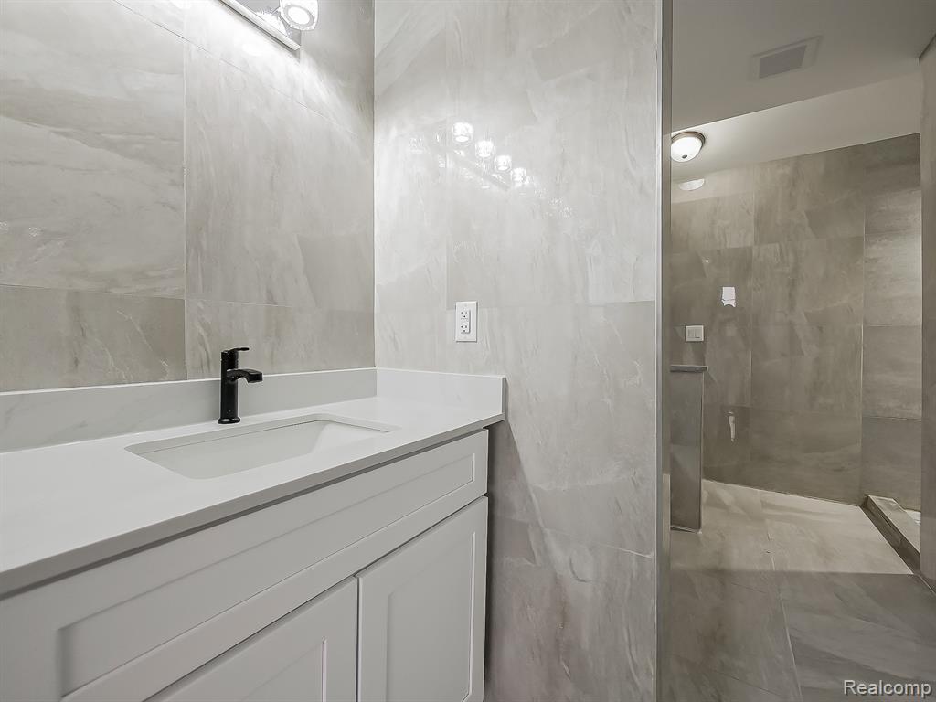 1730 E Woodruff Avenue, Hazel Park, MI 48030 — Photo 33