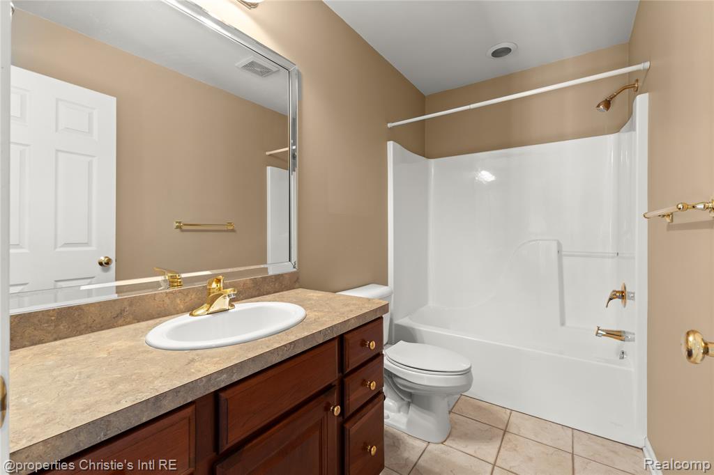 6166 Natures Cove, Grand Blanc, MI 48439 — Photo 22