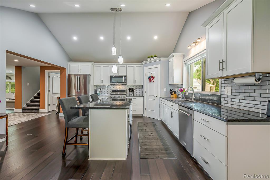 9137 Maltby Road, Brighton, MI 48116 — Photo 12