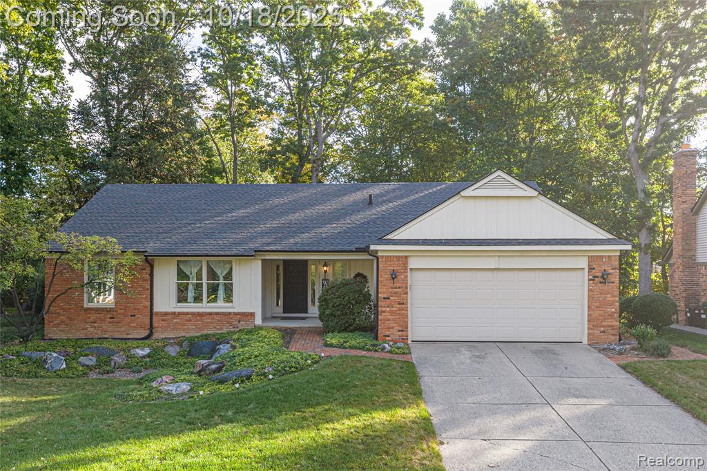 448 Streamview Court, Rochester Hills, MI 48309 — front exterior