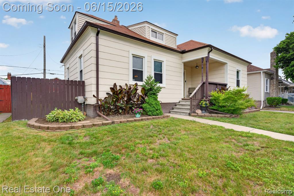 466 Spruce Street, Wyandotte, MI 48192 — Photo 3