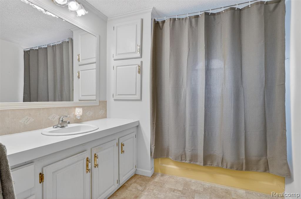 11011 Hamburg Road, Whitmore Lake, MI 48189 — Photo 16