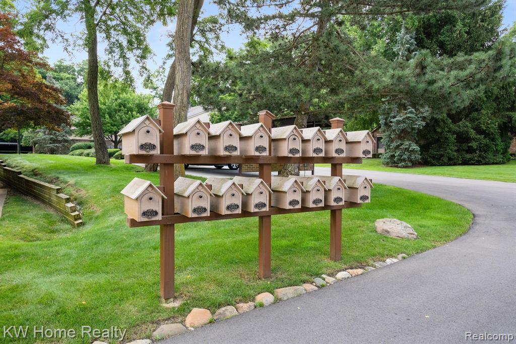 29691 Pine Ridge Circle, Farmington Hills, MI 48331 — Photo 35