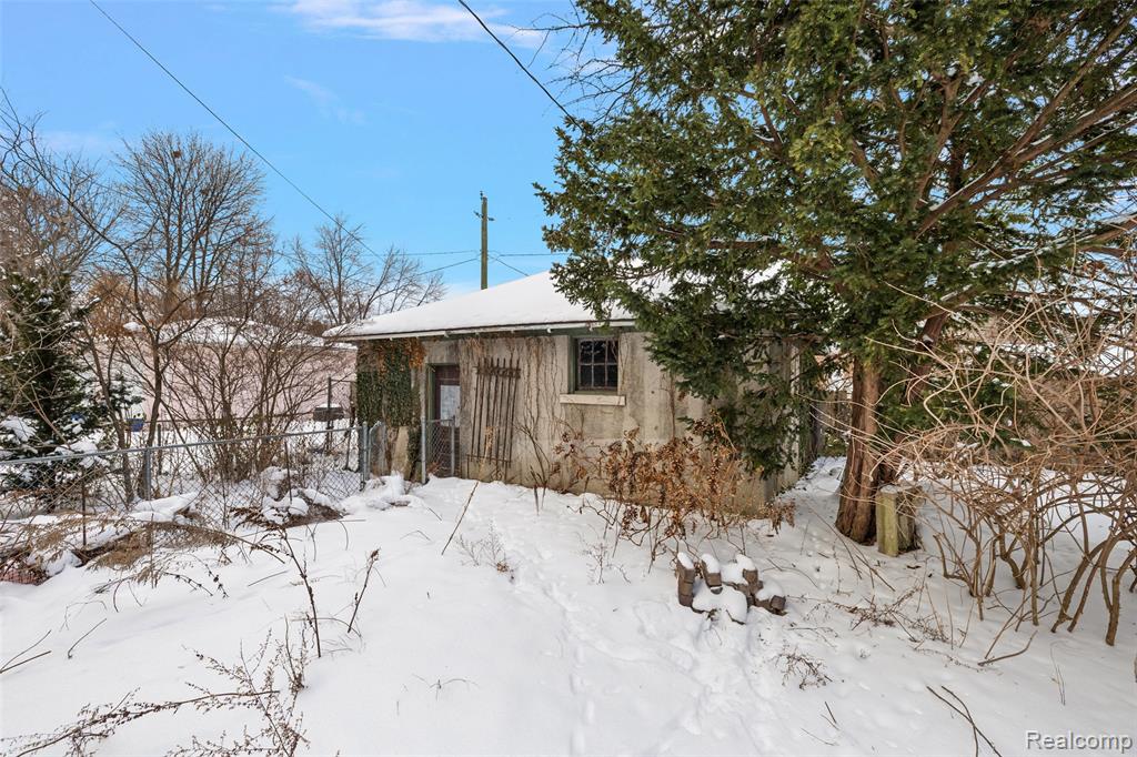 1444 Burns Street, Detroit, MI 48214 — Photo 41