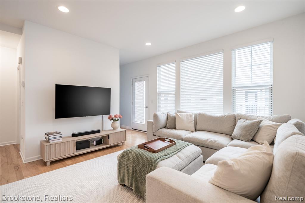512 Midland Boulevard, Royal Oak, MI 48073 — Photo 2