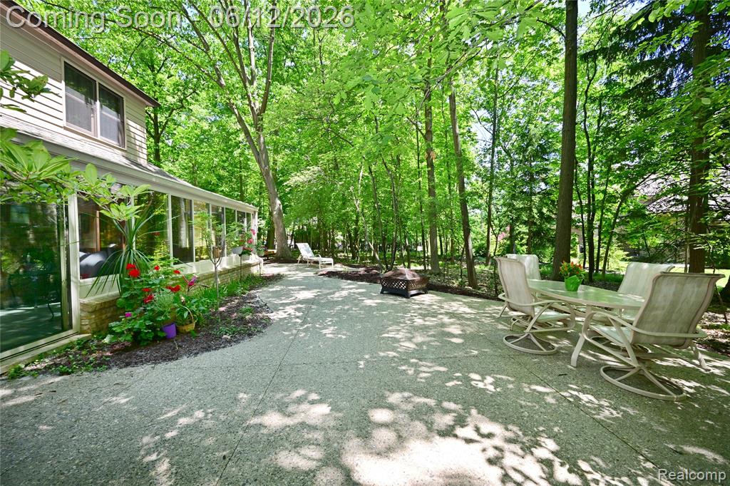 5684 Sussex Court, Troy, MI 48098 — Photo 38