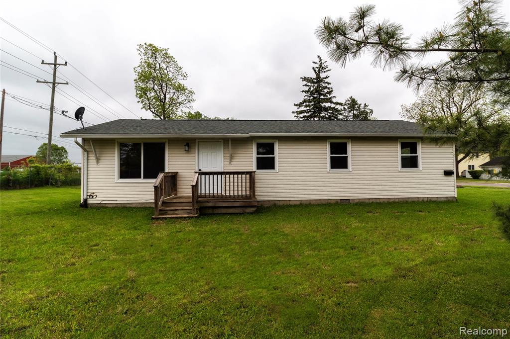 519 S Elm Street, Lapeer, MI 48446 — Photo 2