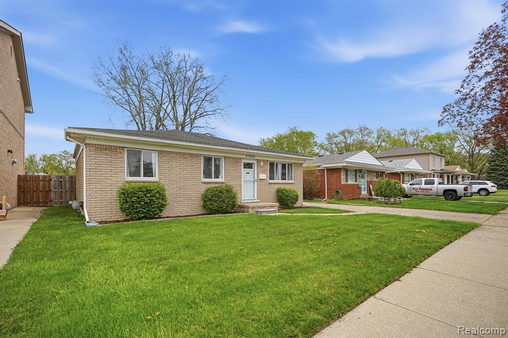 21525 Downing Street, Saint Clair Shores, MI 48080 — Photo 2