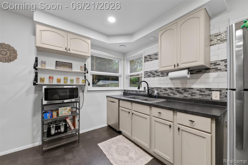 24660 Ridgedale Street, Oak Park, MI 48237 — Photo 10