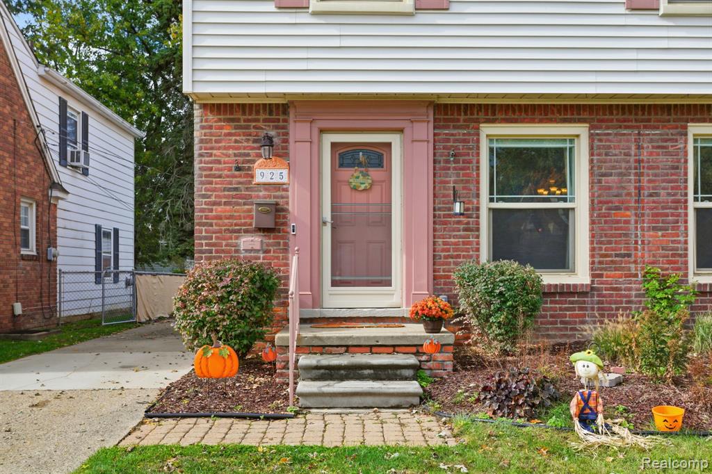 925 N Mildred Street, Dearborn, MI 48128 — Photo 2