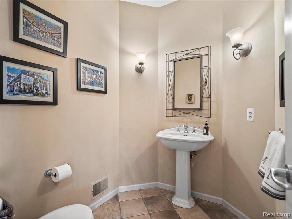 7253 CARLYLE, West Bloomfield, MI — Photo 30