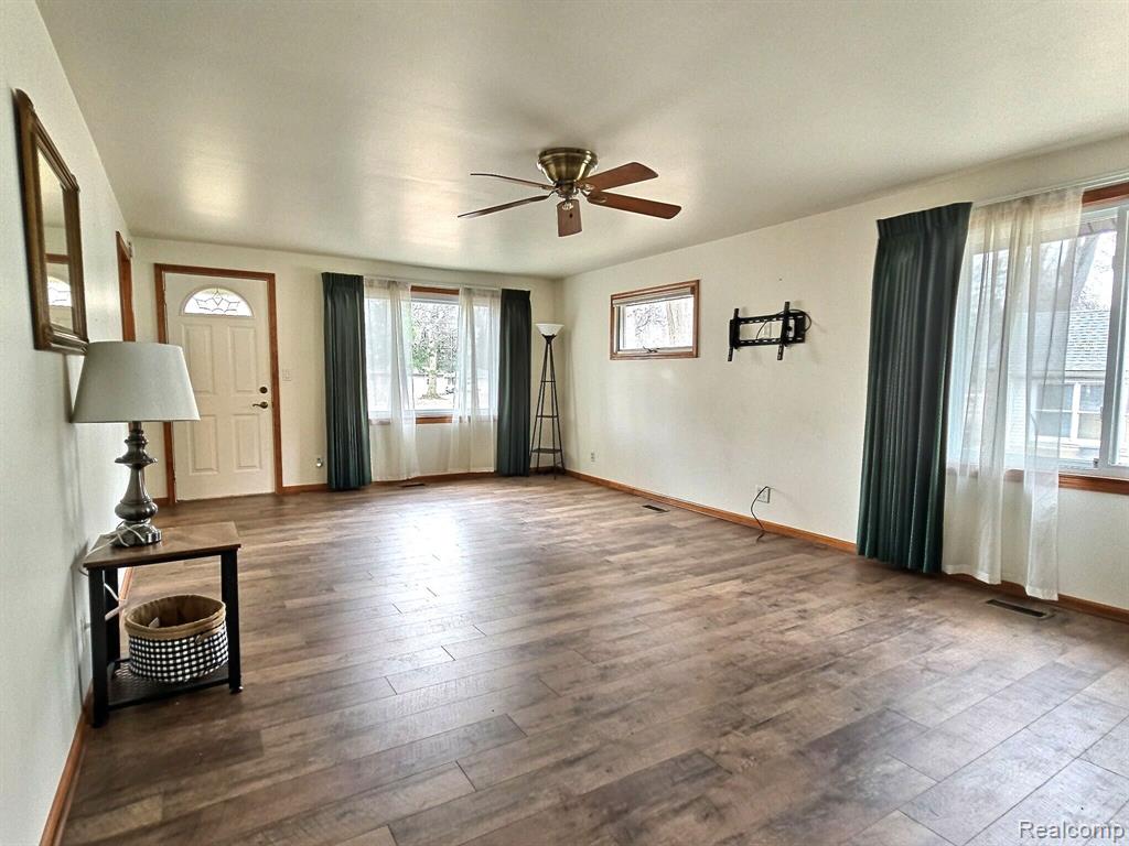 4322 SPRINGFIELD Street, Burton, MI 48509 — Photo 4