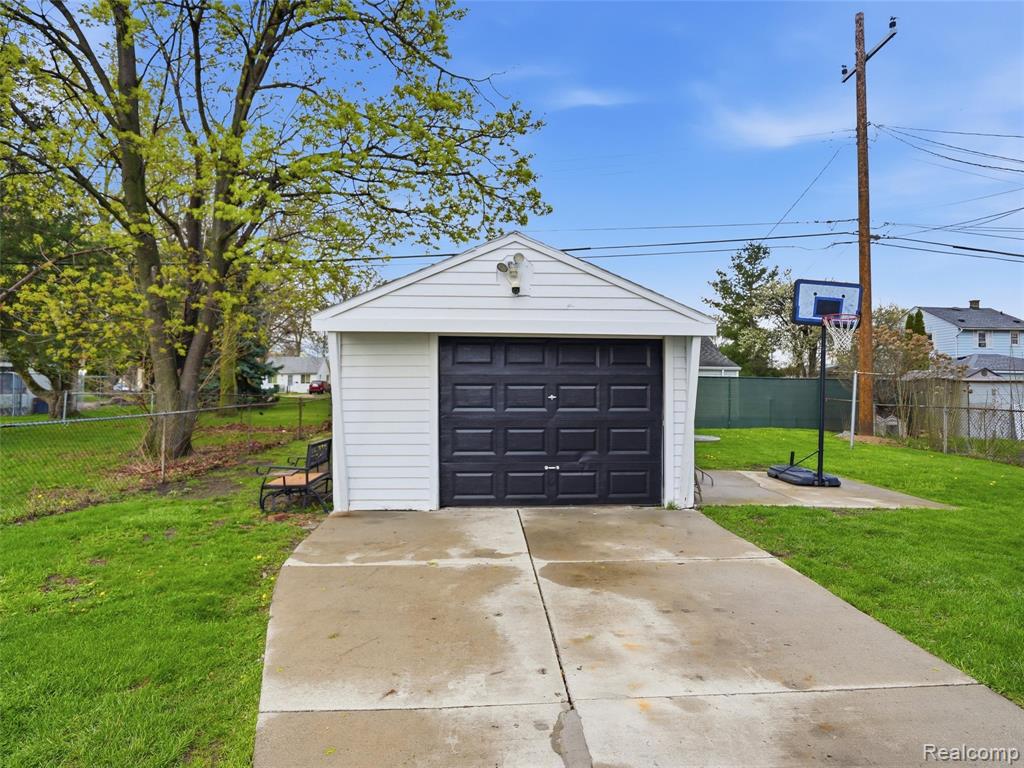 2112 Reo Avenue, Lincoln Park, MI 48146 — Photo 21