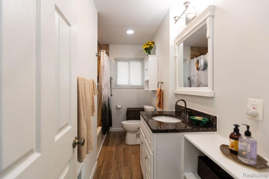 24636 Almond Avenue, Eastpointe, MI 48021 — Photo 16