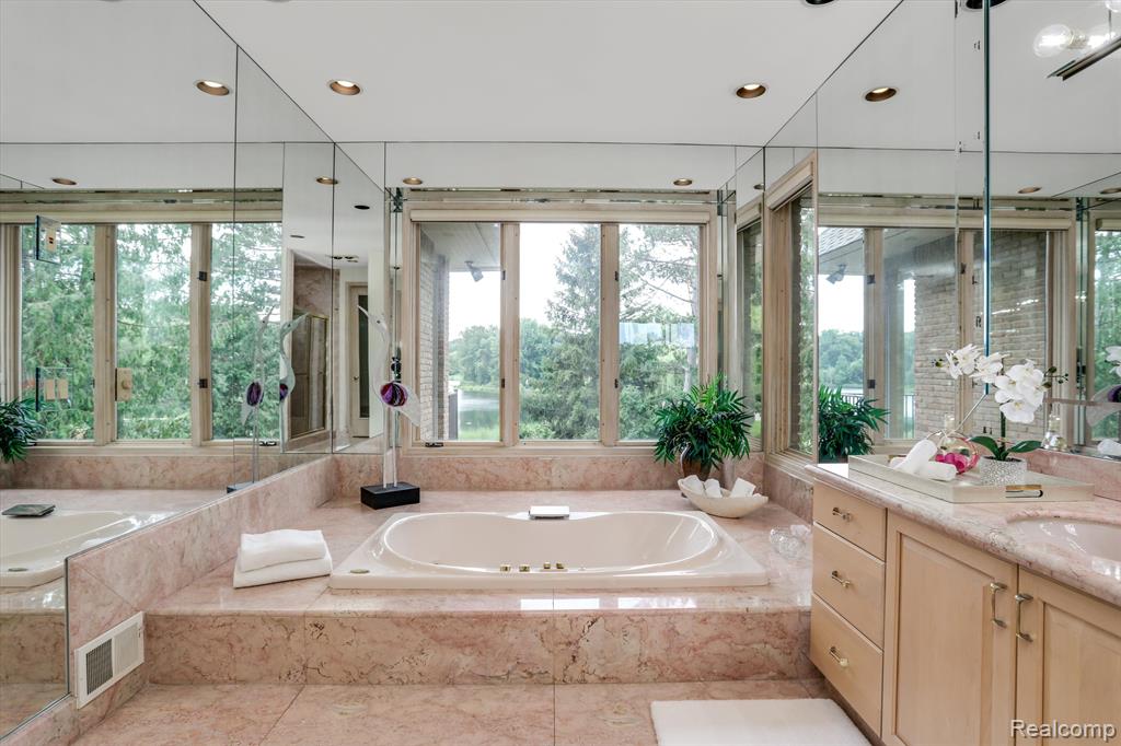 4733 W WICKFORD, Bloomfield Hills, MI 48302 — Photo 27