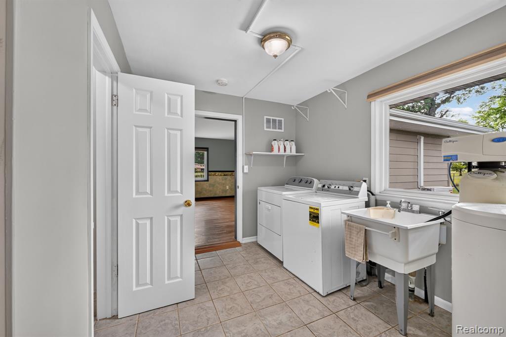 4877 Orchard Lane, Owosso, MI 48867 — Photo 23