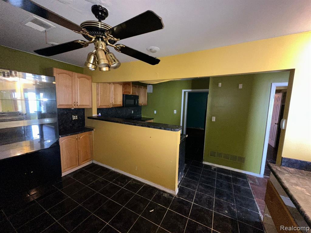 18727 AVON Avenue, Detroit, MI 48219 — Photo 23