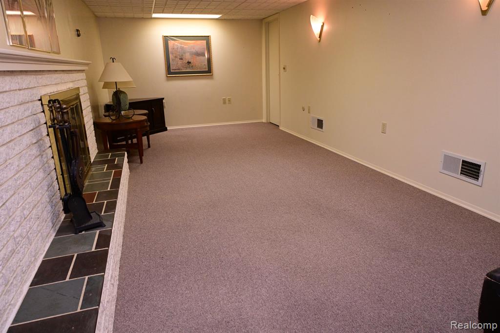 4160 MONTGOMERY Drive, Shelby Twp, MI 48316 — Photo 18