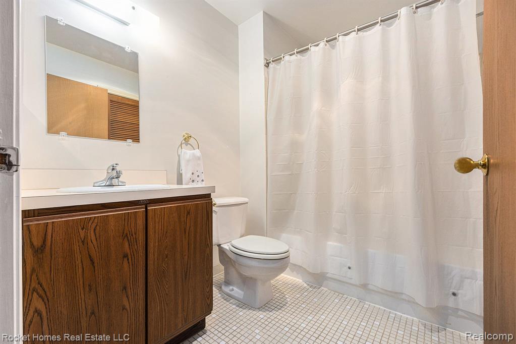 949 WEXFORD Way, Rochester Hills, MI 48307 — Photo 20