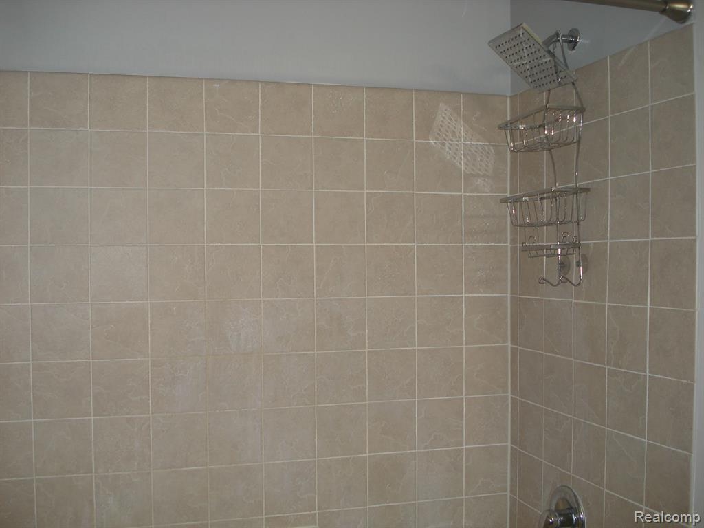 1924 FLAGSTONE Circle, Rochester, MI 48307 — Photo 12
