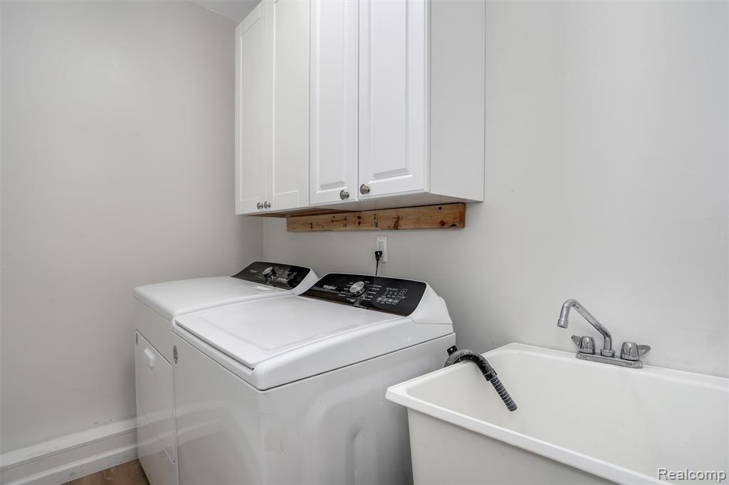 684 Abbey Court, Rochester Hills, MI 48307 — Photo 19