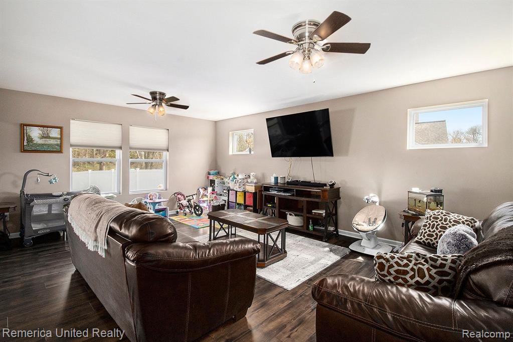 3652 AMBER OAKS Drive, Howell, MI 48855 — Photo 5