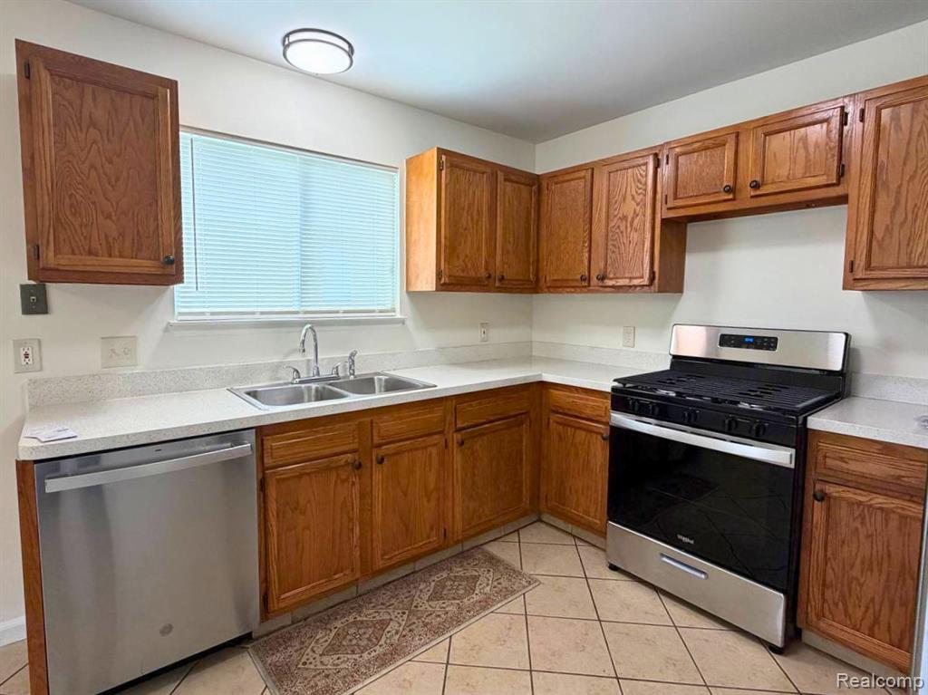 8468 Beatrice, Westland, MI — Photo 10